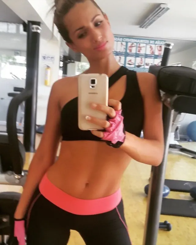 Yesenia, 26 ans, plan cul à Veigné